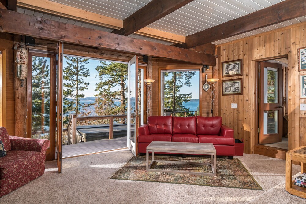 Beachfront vacation home near Shark Reef Park on Lopez Island